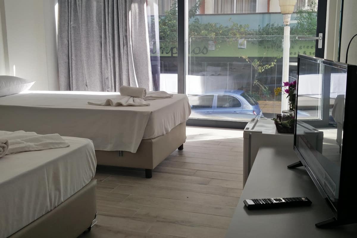 Kamer, 1 twee- of 2 eenpersoonsbedden | Een bureau, verduisterende gordijnen, gratis wifi, beddengoed