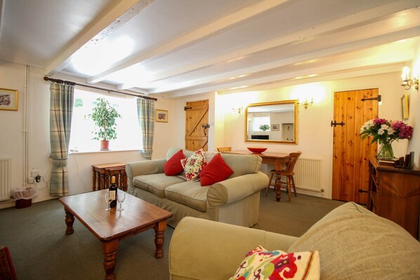 1 bedroom, free cribs/infant beds, free WiFi - Honeysuckle Cottage, Lamellen Estate (Bodmin)