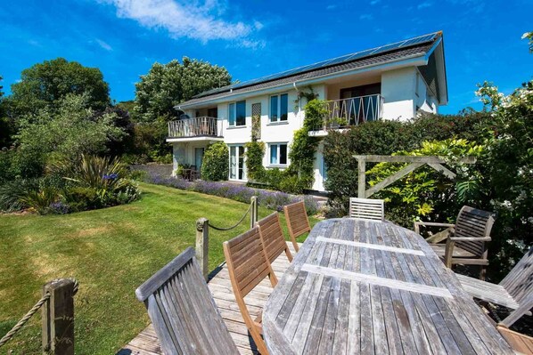 屋外ダイニングエリア