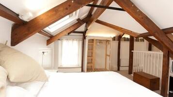 3 bedrooms, free cribs/infant beds, free WiFi