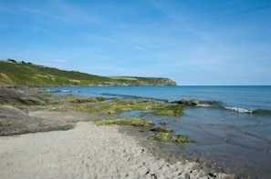 إطلالة على البحيرة