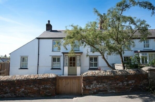 Front of property - Laburnum Cottage (Truro)