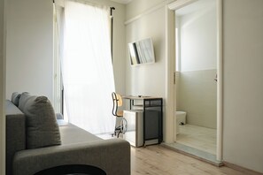 Comfort Room, 1 Queen Bed, Balcony, City View | Hypo-allergenic bedding, down duvets, in-room safe