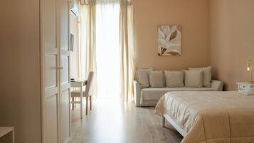 Suite Junior, 1 letto queen | Biancheria da letto ipoallergenica, copriletto in piuma