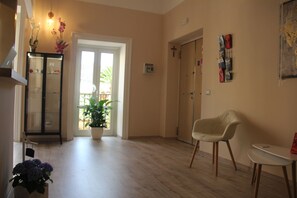 Lobby sitting area - B&B Matteo Bonello (Palermo)