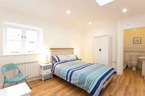 3 bedrooms, free cots/infant beds, free WiFi