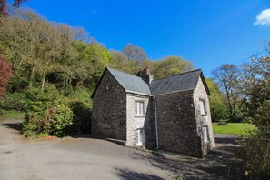 Front of property - Lamellen Lodge (Bodmin)