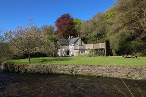 Front of property - Lamellen Lodge (Bodmin)