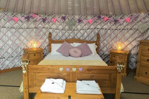 1 bedroom, free cots/infant beds - Lavender Yurt (Truro)