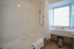 Bathroom - Little Crugsillick (Truro)