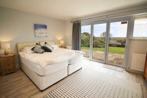 5 bedrooms, free cots/infant beds, free WiFi
