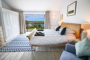 5 bedrooms, free cots/infant beds, free WiFi - Long Commons (Truro)