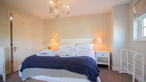 2 bedrooms, cribs (free), WiFi (free) - Little Cobbetts (Camelford)