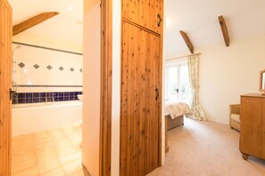 3 bedrooms, free cribs/infant beds, free WiFi