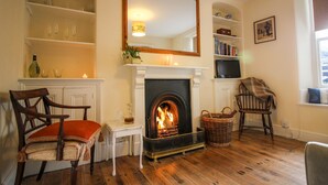 Fireplace - Mariners Cottage (Falmouth)