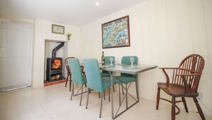 In-room dining - Mariners Cottage (Falmouth)