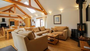 2 bedrooms, free cots/infant beds, free WiFi