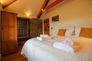 2 bedrooms, free cribs/infant beds, free WiFi