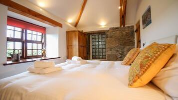 2 bedrooms, free cots/infant beds, free WiFi