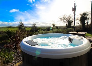 Bồn tắm spa ngoài trời