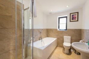Deep soaking bathtub