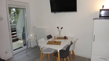 Apartment ("Hannah" (incl Cleaning Fee)) | In-room dining