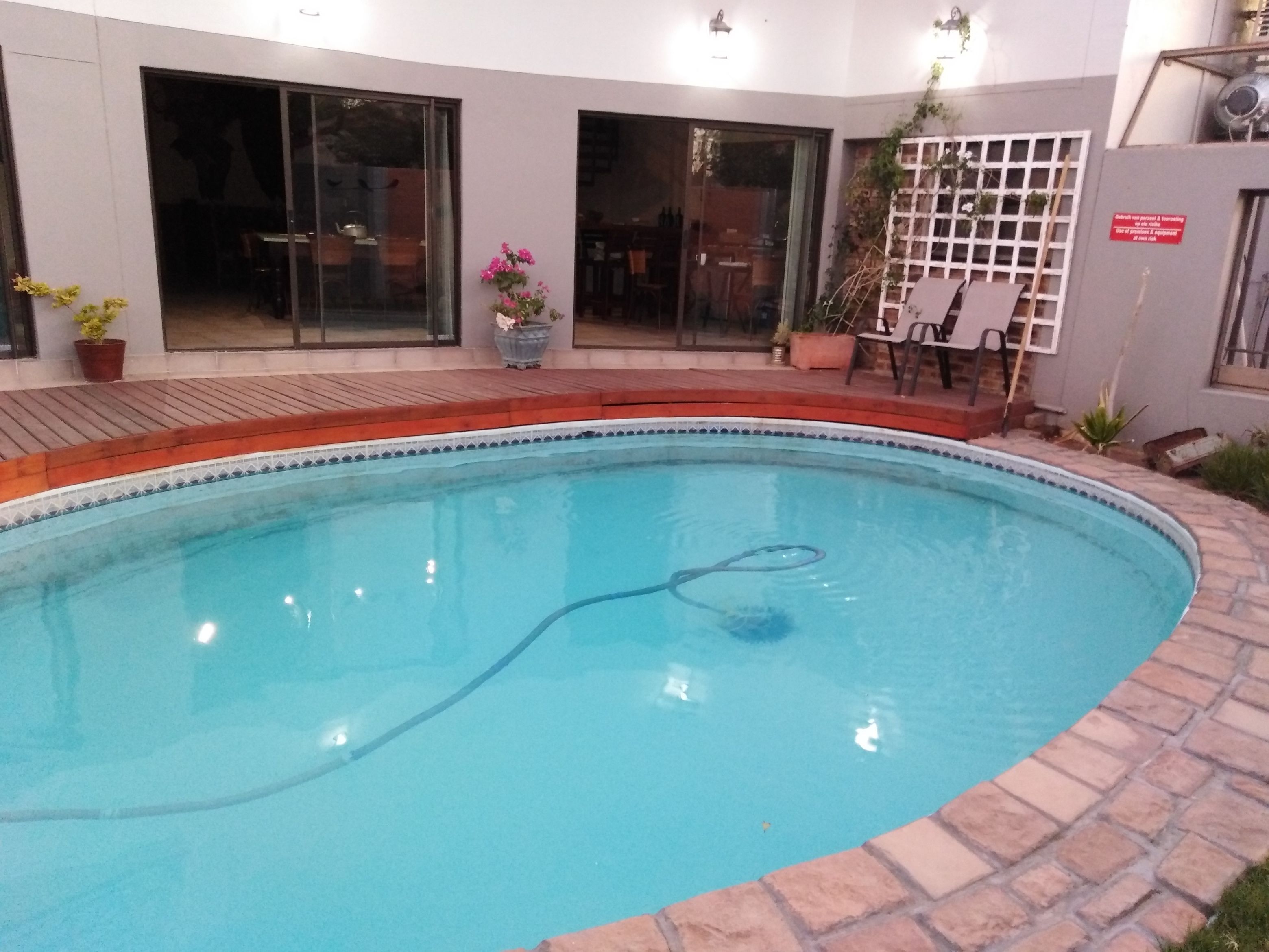 Seasonal outdoor pool, open 9:00 AM to 10:00 PM, pool loungers