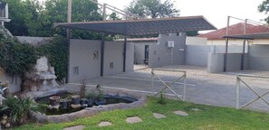 Free self parking - Die Windpomp Guesthouse (Gobabis)