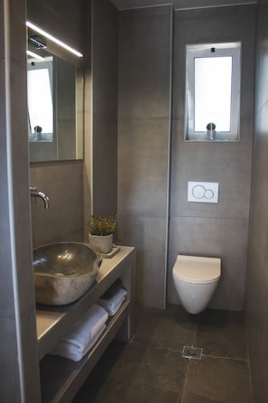 Family Room | Bathroom