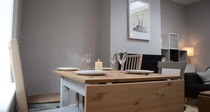 Charming 2 Bedroom Cottage in Central Location