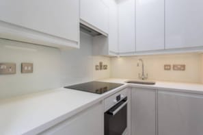 Apartamento (2 Bedrooms) | Cocina privada | Frigorífico, horno, placa de cocina y lavavajillas