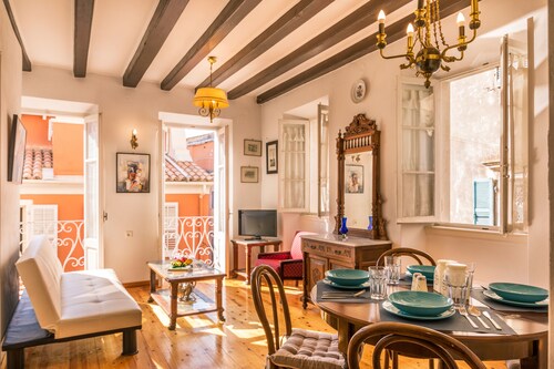 Philarmonic Orchestra Apartment By Konnect