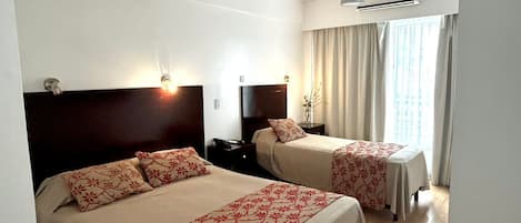 Chambre Triple Exécutive, vue ville | Literie de qualité supérieure, couette en duvet d'oie, surmatelas