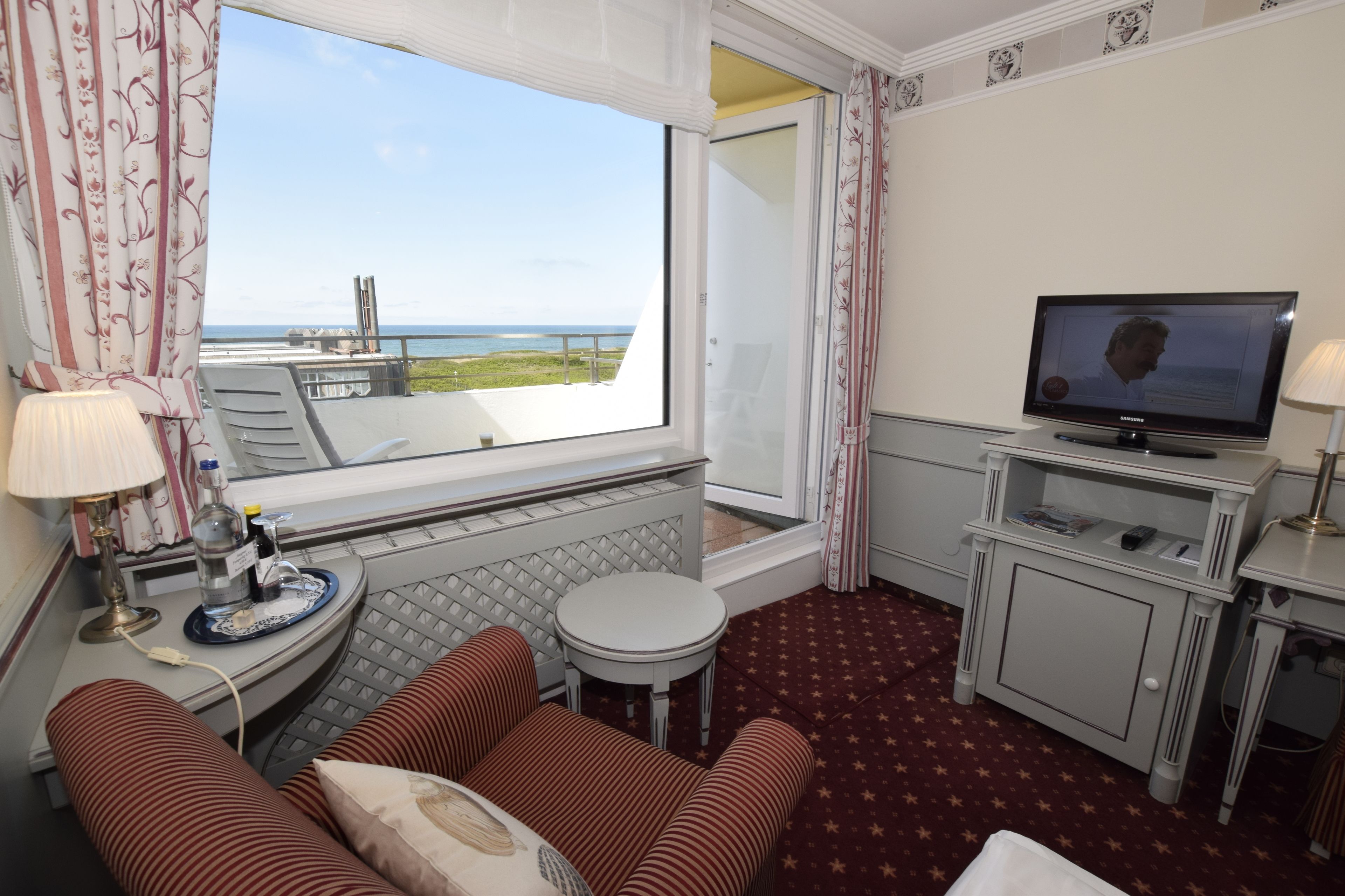 Deluxe-Einzelzimmer, Balkon, Meerblick | Minibar, Zustellbetten, kostenloses WLAN, Bettwäsche