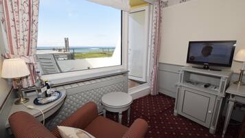 Deluxe-Einzelzimmer, Balkon, Meerblick | Minibar, Zustellbetten, kostenloses WLAN, Bettwäsche
