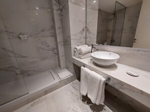 Economy-Vierbettzimmer | Badezimmer