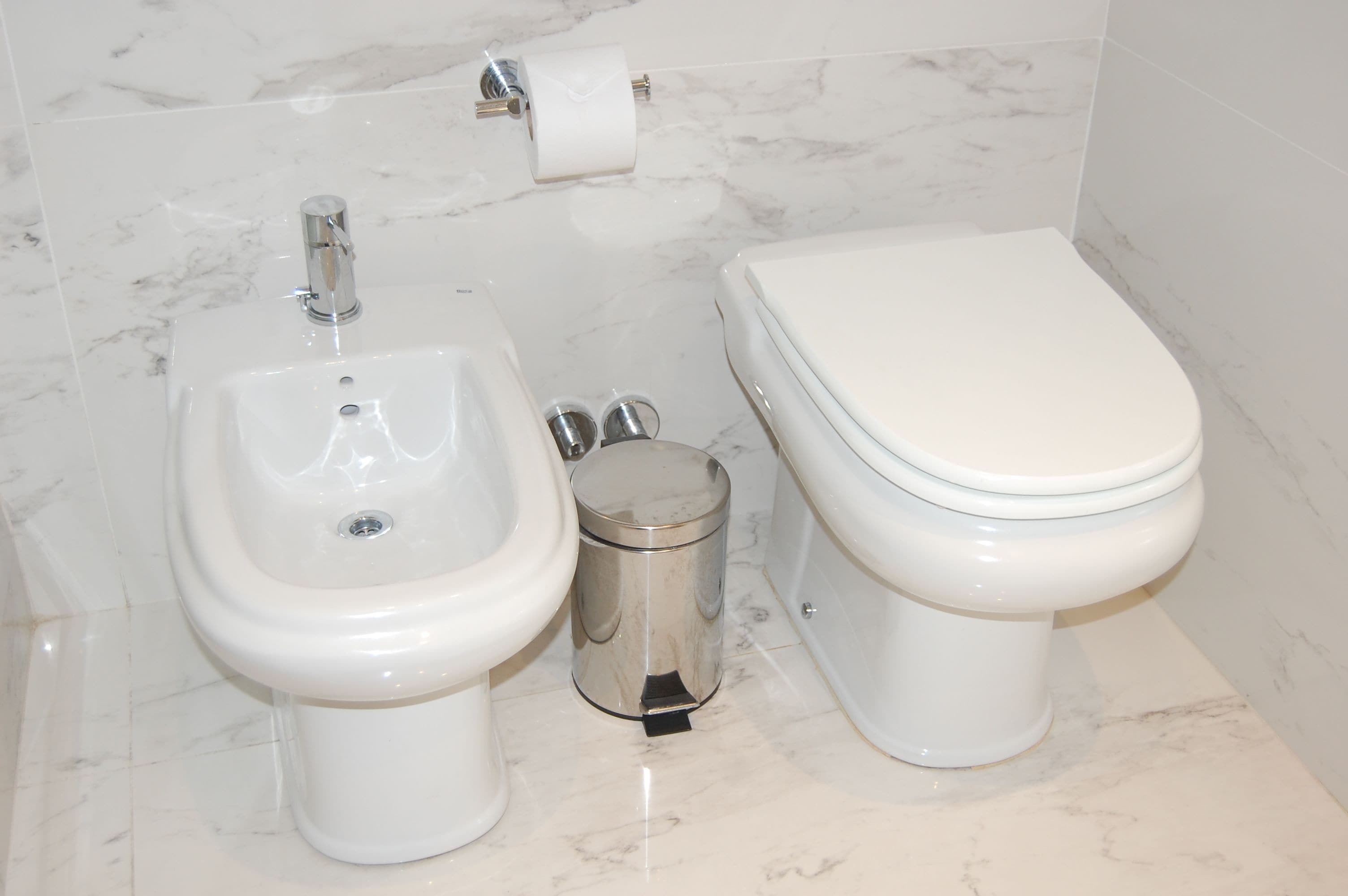 shower, rainfall showerhead, hair dryer, bidet