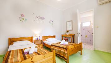 Cottage | 1 bedroom, iron/ironing board, free WiFi, bed sheets