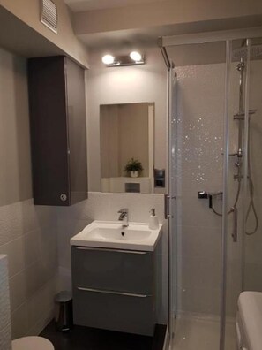 Appartamento, 5 camere da letto | Bagno | Doccia