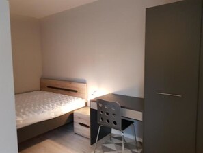 Apartment, 5 Bedrooms | Free WiFi