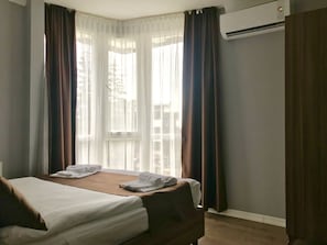 Biancheria da letto di alta qualità, minibar, ferro/asse da stiro