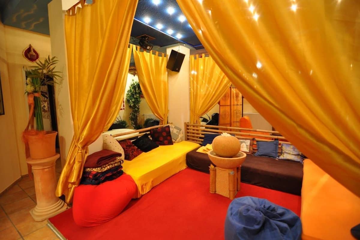 thai massages, 2 treatment rooms