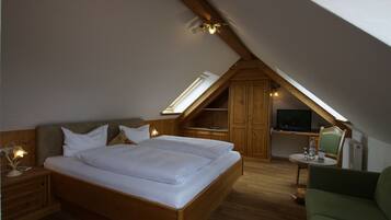 Doppelzimmer, 1 Doppelbett, Nichtraucher | Allergikerbettwaren, Zimmersafe, Schreibtisch, Bügeleisen/Bügelbrett