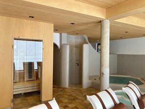 Indoor spa tub