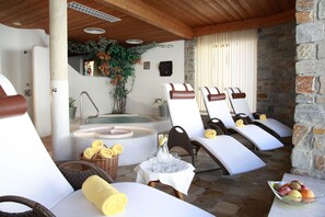 Sauna, hot tub, steam room