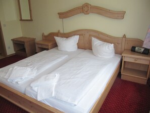 Classic Double Room | In-room safe, desk, blackout drapes, cribs/infant beds