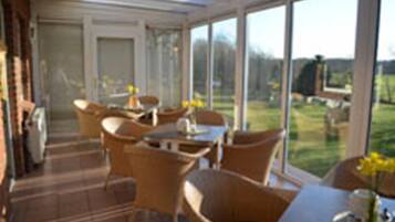 Frühstück (8 EUR pro Person)