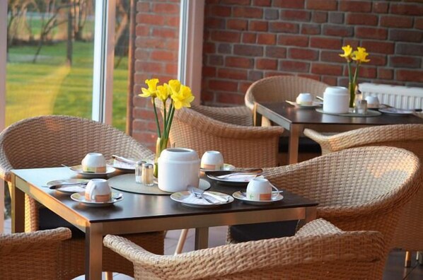 Frokost (EUR 8 per person)