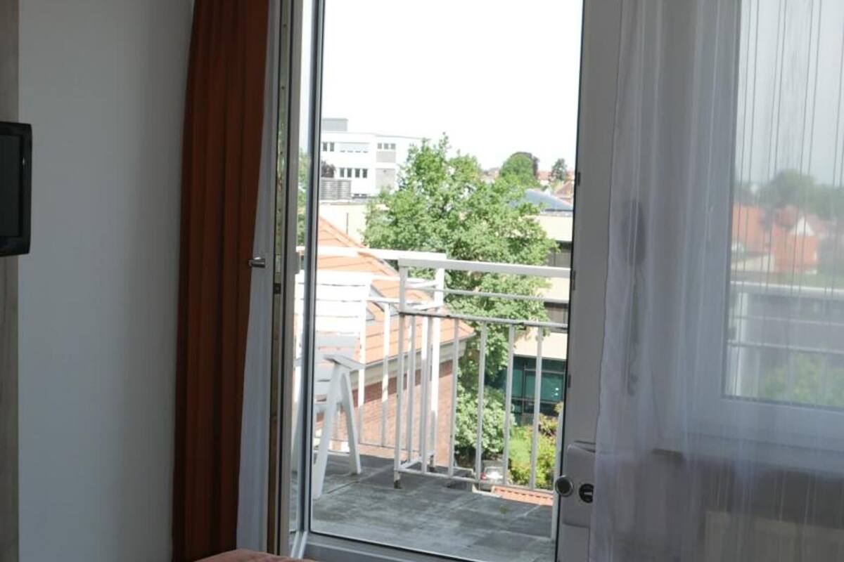 minibar, desk, soundproofing, free wifi