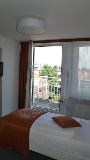 Minibar, escritorio, sistema de insonorización y wifi gratis